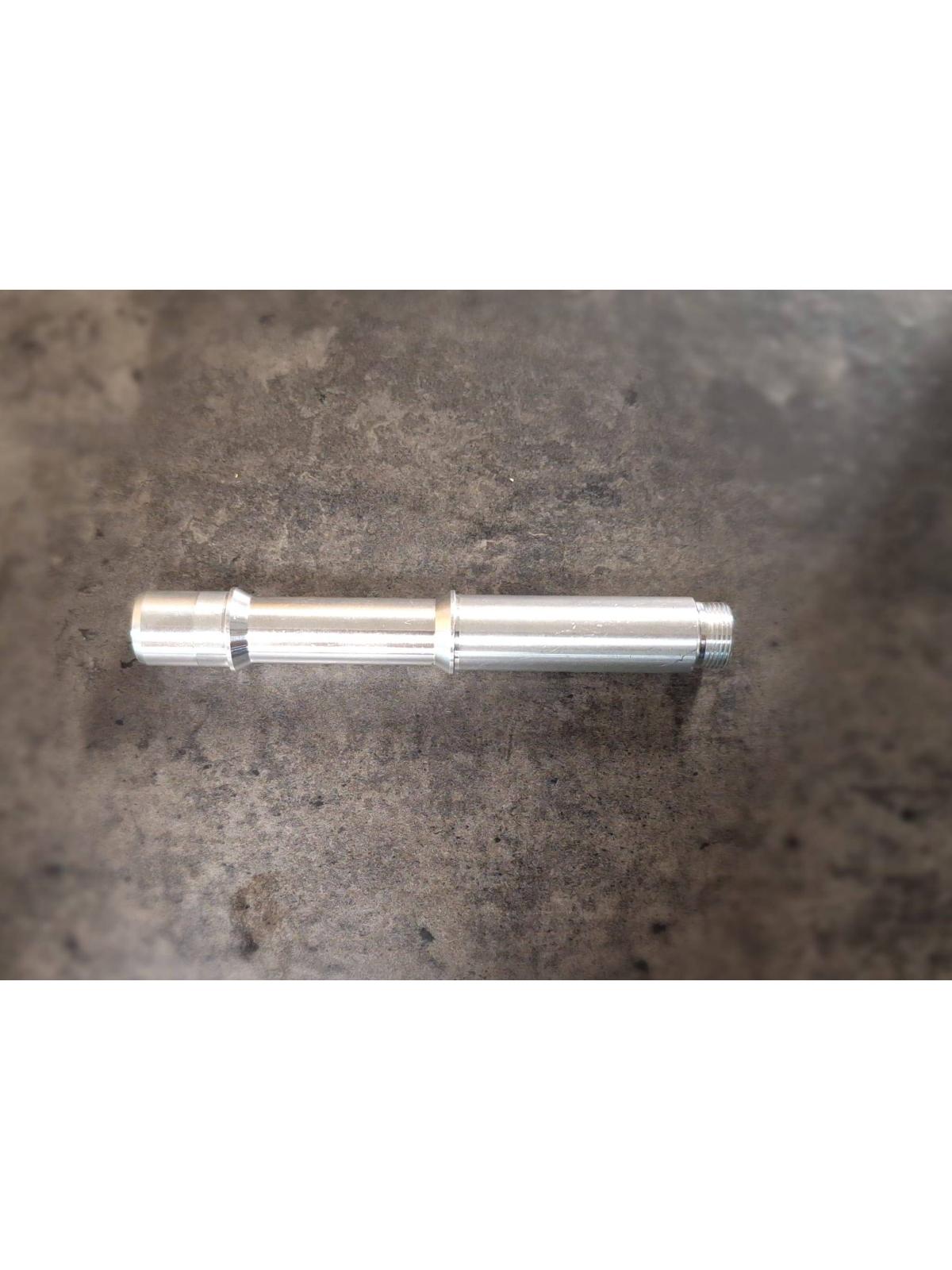 EJE RUEDA TRASERA SYNCROS SIN RODAMIENTOS 148mm