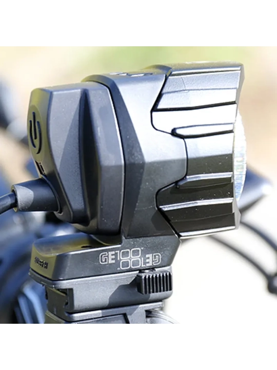 Foco E-bike CatEye 100 Lux con homologación StVZO modelo HL-EB570G.