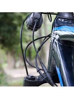Luz integrada para e-bike CatEye conexión directa a batería del motor.