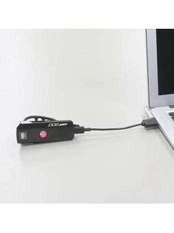 Detalle-carga-USB-C-faro-CatEye-AMPP200-batería-recargable-ciclismo-urbano