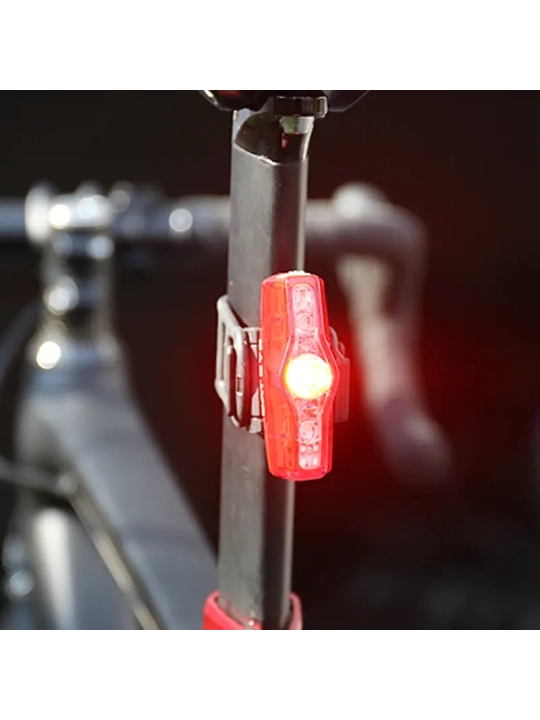 Detalle-luz-trasera-CatEye-ViZ150-150-lúmenes-visibilidad-300-grados
