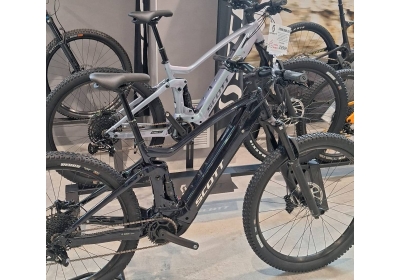Descubre la Scott Strike 930 en Al-limite bicis image